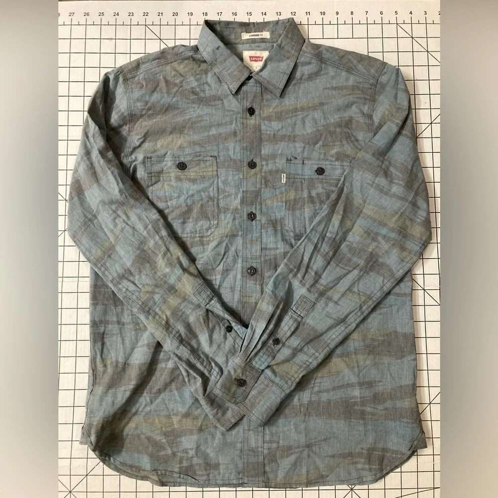 Levi’s Men’s Size Small Standard Fit‎ Button Down Shirt